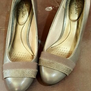 Ladies Life Stride Gray / Grey Wedge Heel Sz 8 1/2